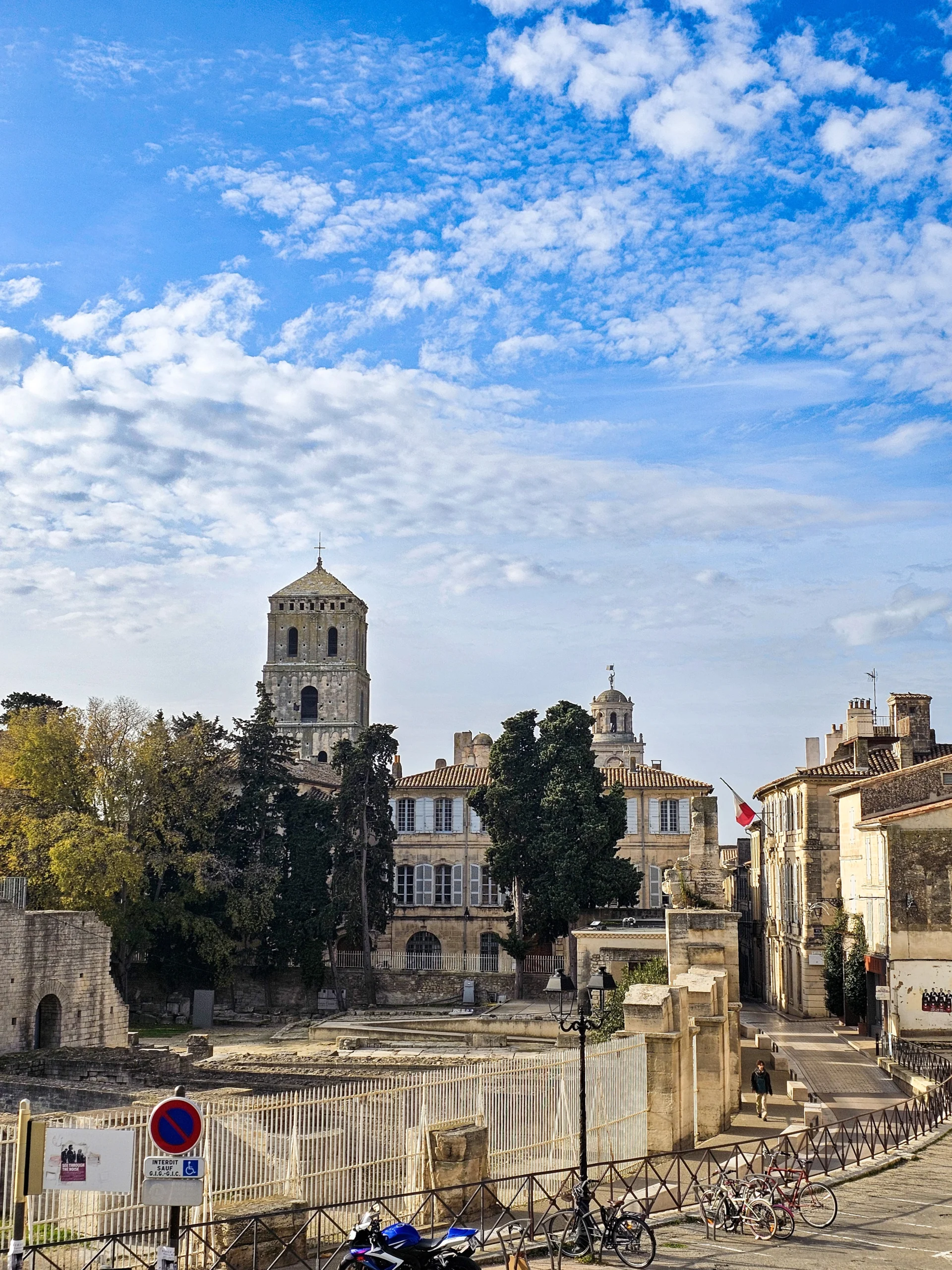 Hotel spa le calendal arles appartements